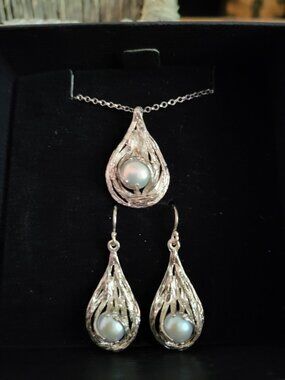 Stauer Holy Land Pearl Necklace (18") and Earrings Set